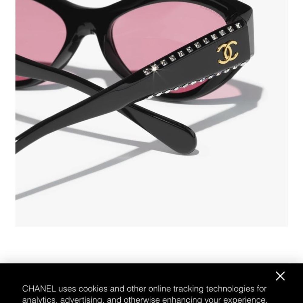 CHANEL Black Frame Sunglasses with Pink Lenses